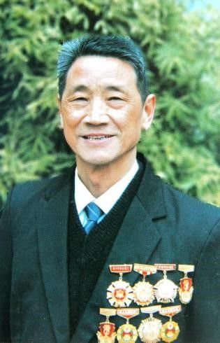 奋斗铸荣光 实干立标杆